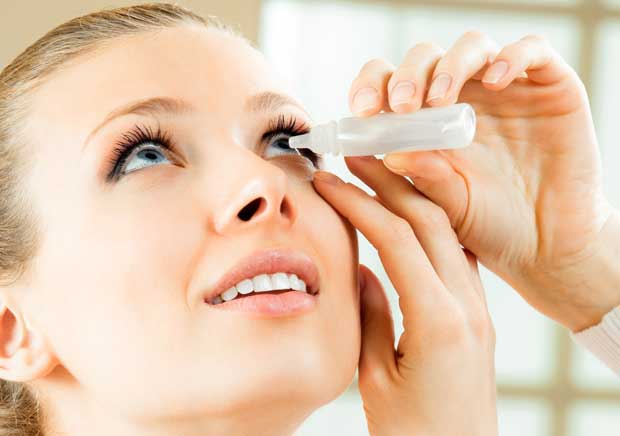 Using eye drops to treat allergic conjunctivitis